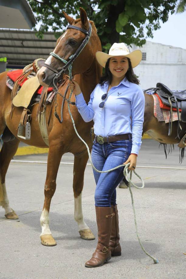 Gabriela Estrada, finca Abuela Pilo de Omoa, Cortés.