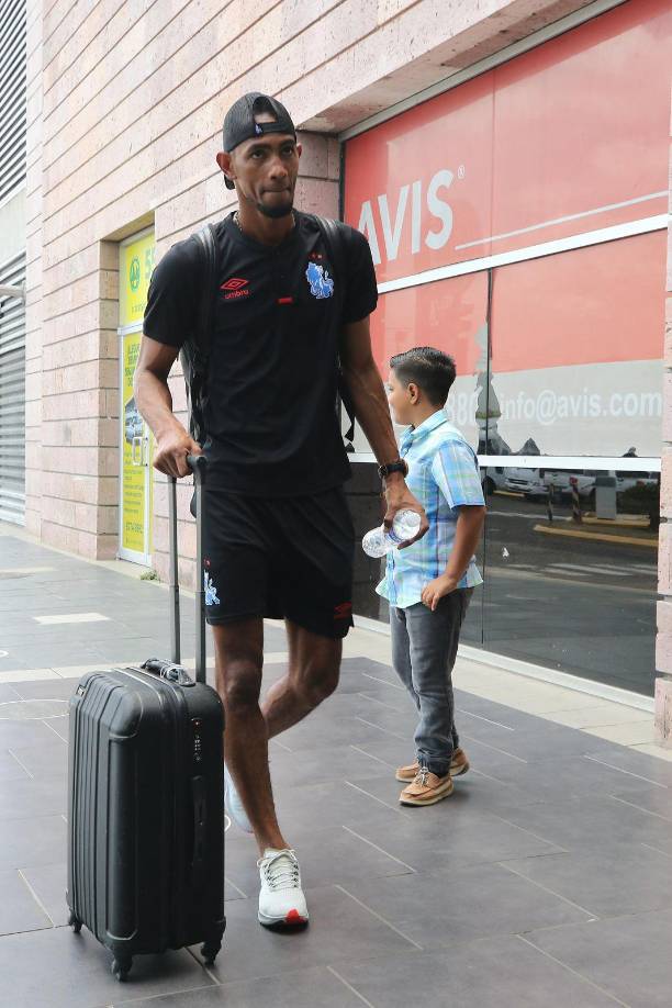 Así fue la llegada de Jerry Bentson al aeropuerto.