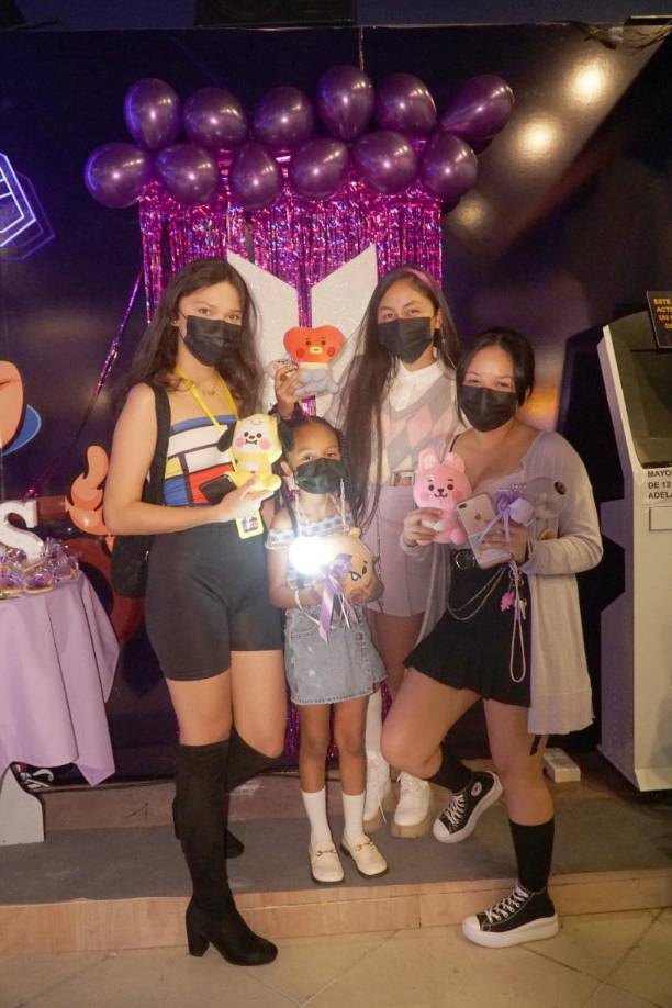 Seguidoras de todas las edades asistieron a CityGames lugar donde fue la celebración. Chicos y chicas llegaron al lugar y disfrutaron al menos por cuatro horas de diferentes actividades.