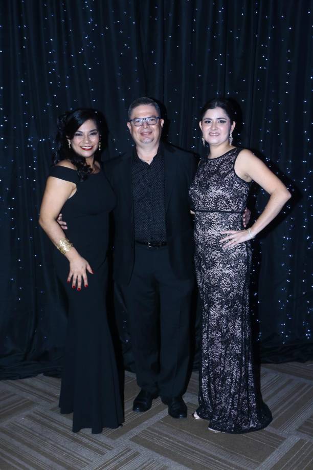 Jackie Boquín, Edgardo Doblado y Karol Carballo