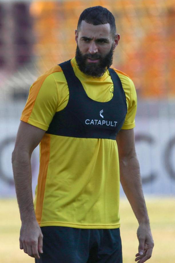 El delantero francés Karim Benzema, que se siente bajo “presión” en el Al-Ittihad, pidió salir “temporalmente” del club, que le ha propuesto una cesión a otro equipo del campeonato saudita, informó una fuente próxima a la entidad este martes a la AFP.