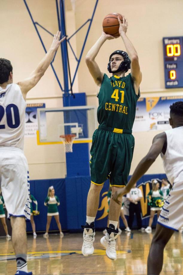 Medios locales han revelado que el joven estaba bajo supervisión psiquiátrica debido a las múltiples contusiones que había sufrido como deportista en la secundaria y la universidad.