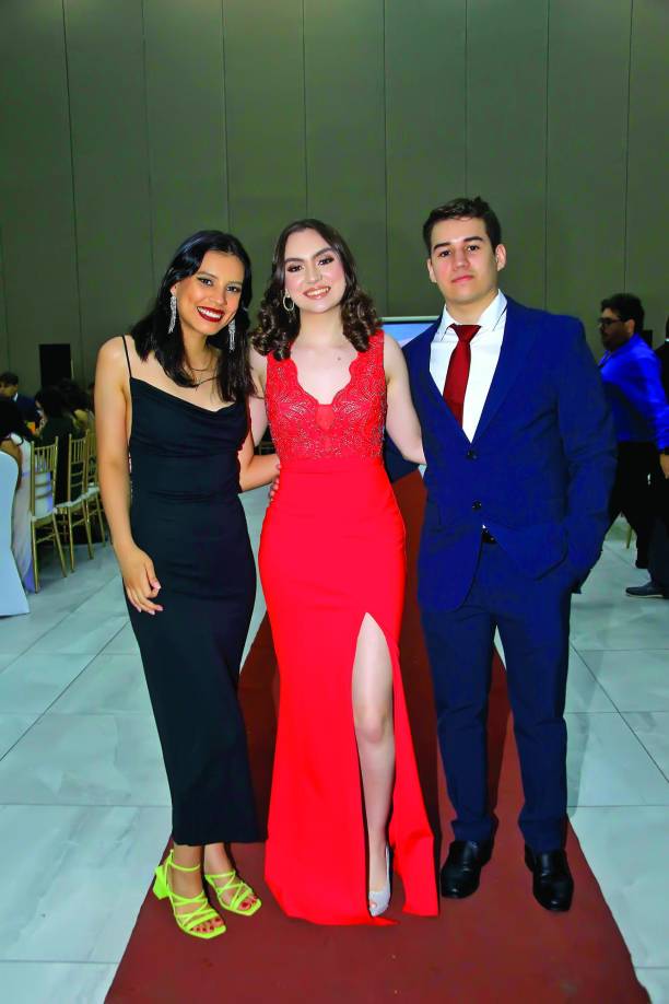 Cesia Zerón, Stephanie Sorto y Josué Rivera