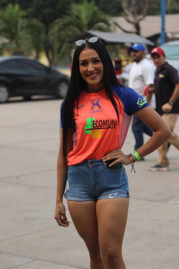 ¡Con alegría! Así se mostraron las fanáticas del conjunto olanchano que ha tenido una gran campaña.