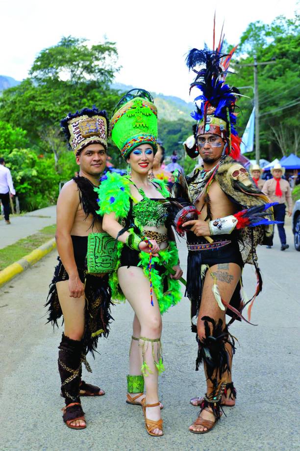 Los trinitecos se esmeraron en la elaboración de estas 15 obras de arte, cada una con diferente mensaje, algunas de ellas están ilustradas en los derechos de las mujeres y los niños.El ambiente en el municipio es de alegría, ya que pobladores de todas partes de Honduras están llegando al pueblo que expone las hermosas chimeneas, algunas de las que sobresalen son la del rostro de la extinta ambientalista Berta Cáceres.