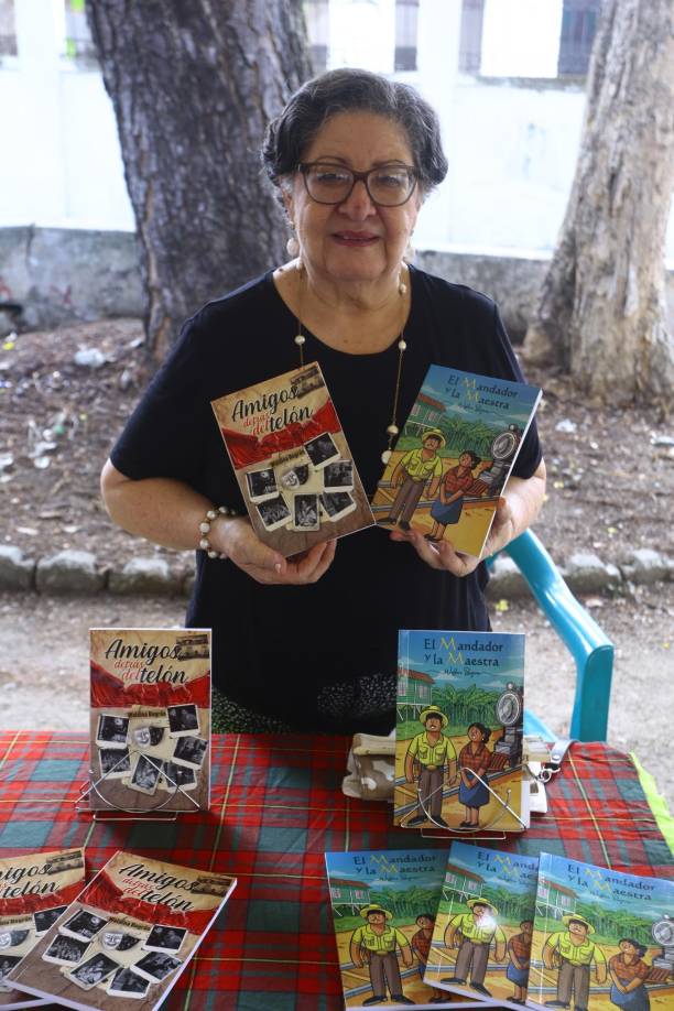 La periodista y escritora Waldina Bográn