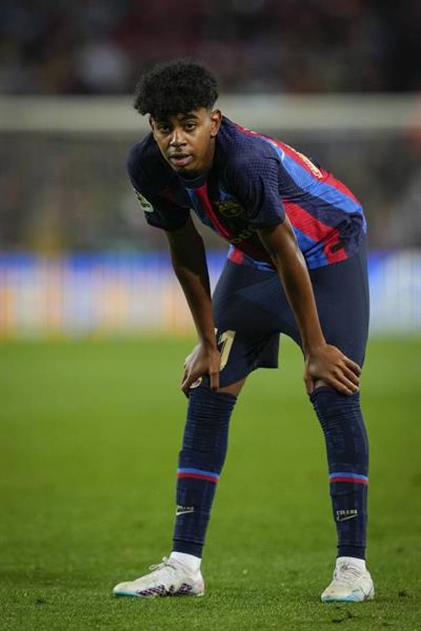 Desde el entorno del Barcelona e incluso hasta el propio Xavi Hernández han afirmado que el jovencito de 15 años, Lamine Yamal, seguirá en el club a pesar de que su contrato finaliza en 2024. Ya debutó con el primer equipo ante el Real Betis.