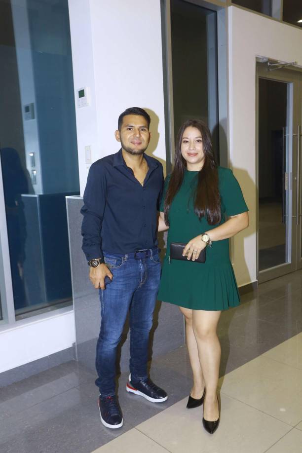 Wilmer Vallecillo y Stefanny Caballero