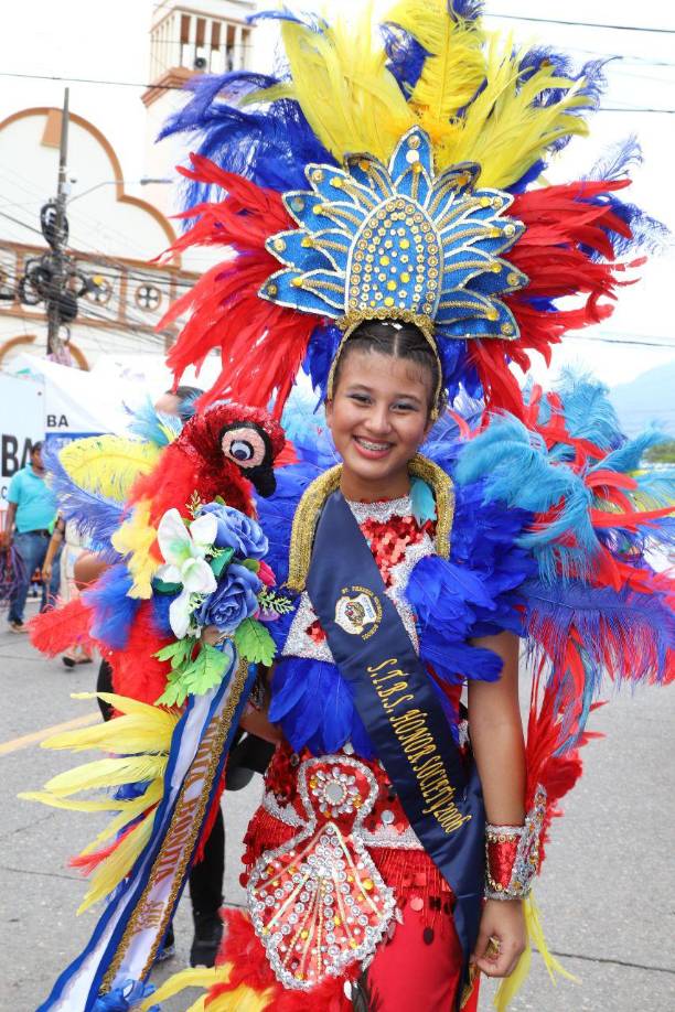 Unos 21 colegios de La Ceiba participan en los tradicionales desfiles de Independencia.