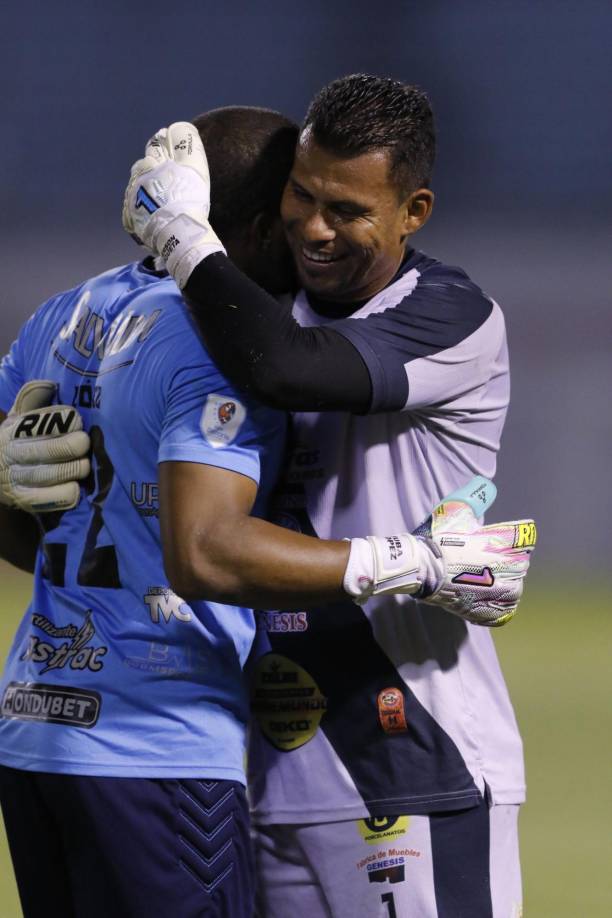 Novia de futbolista cautiva y decepción en Real España tras empate