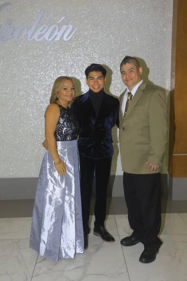 Escuela Santa María del Valle celebra su “Grad Night 2023”