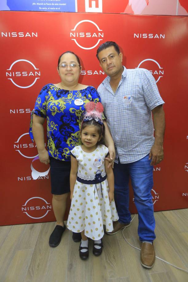 “Nissan es más que una marca, somos una experiencia y nuestros clientes son parte de ella. Estamos contentos de ver que nuestros clientes y sus allegados disfrutaron en familia de esta fecha tan especial; como marca nos sentimos identificados por los buenos momentos que viven en familia a bordo de un Nissan”, agregó.
