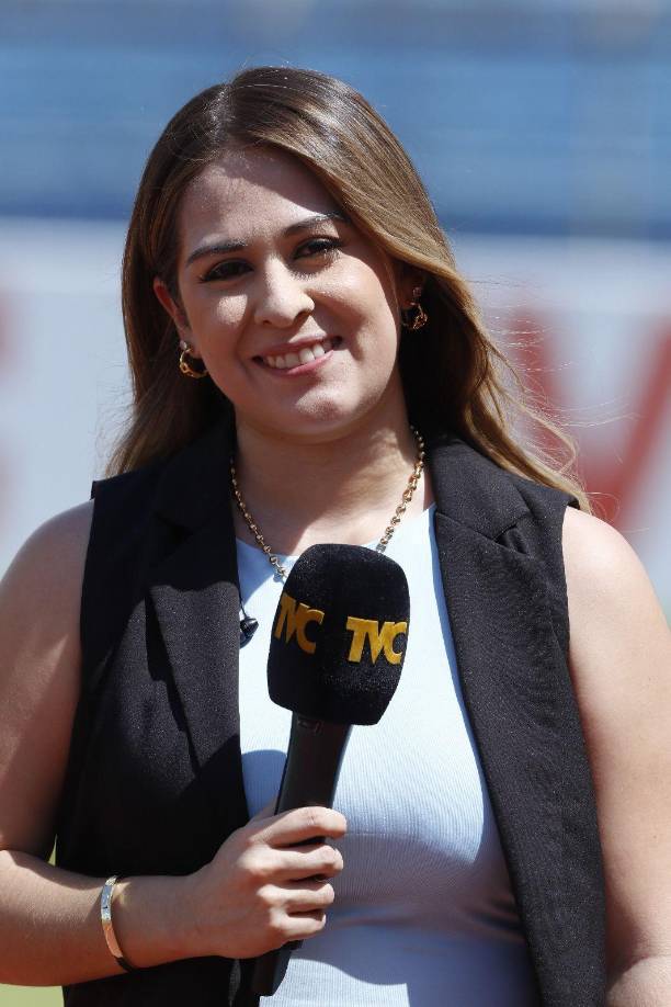 Por su parte, Karla López hizo su debut para TVC en el partido de los verdolagas. 