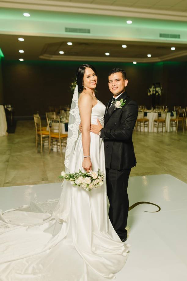 los jóvenes celebraron su enlace civil y religioso en el Hotel Copantl, de San Pedro Sula, un evento al que asistieron sus seres queridos. 