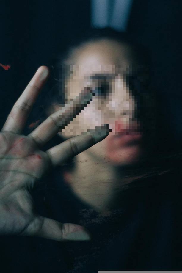 “Me levanté y me fui en un taxi y fui al doctor de emergencia (...)Llamé a mis padres para que llegaran a la clínica (...) En mi mente pensé que me abrazarían y me dirían que todo iba estar bien, pero no pasó así. Mi mamá se acercó y me dijo: ‘No seas mentirosa y deja de hacerte la víctima, siempre queriendo llamar la atención vos’ y mi papá solo se acercó y me dio una cachetada”.