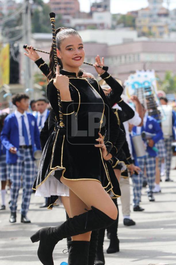 Palillonas del Instituto Edne Reyes, de Tegucigalpa. Fotografías: La Prensa.