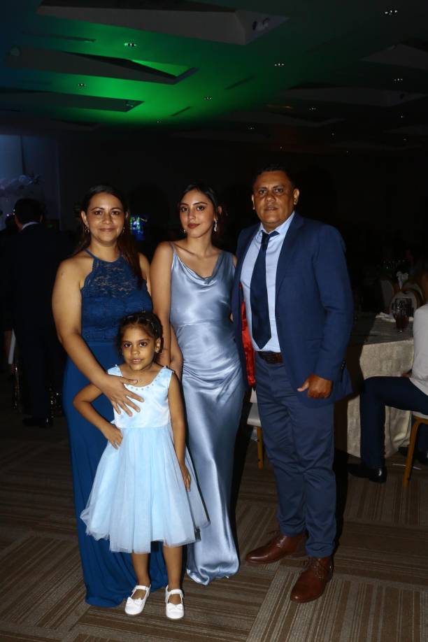 Wendy Peña, Emma, Génesis y Henry Medina