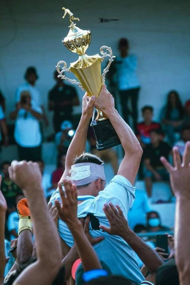 Francisco Martínez viene de una familia futbolera. Su padre y uno de sus hermano han sido árbitros de Liga Nacional.