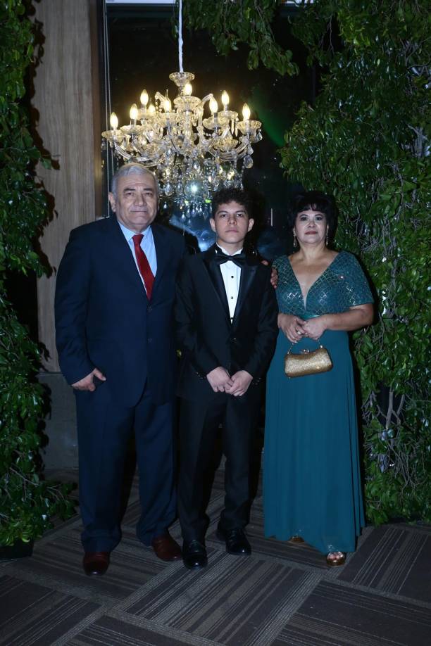 Mario Burgos, José Burgos y Katy Bonilla