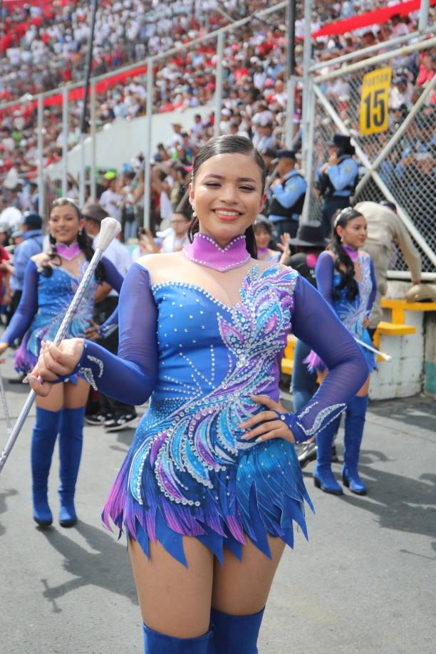 Es preciso mencionar que en esta ocasión el Central Vicente Cáceres fue el instituto número 10 en hacer su ingreso al estadio Nacional. 