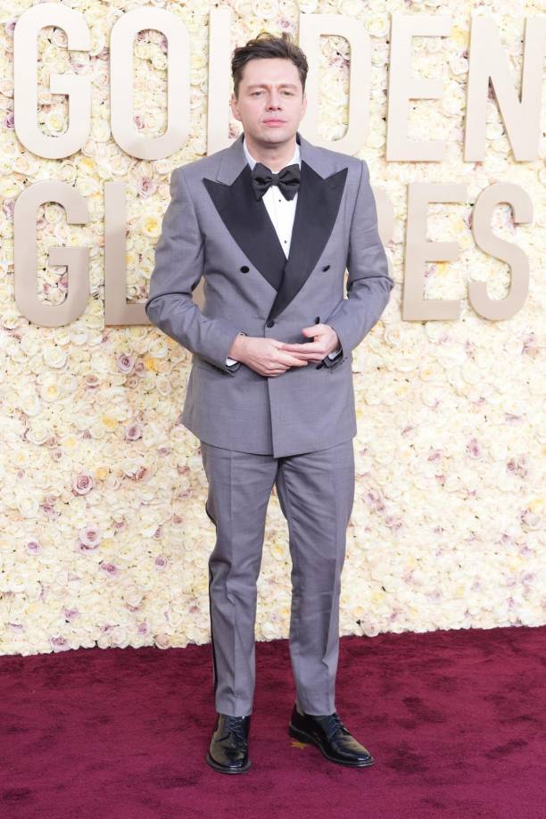 Christian Friedel llegó a la alfombra con un traje gris