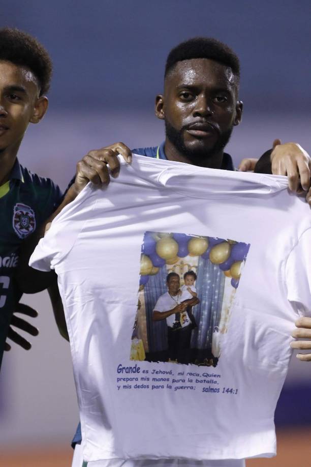 Clayvin Zúniga le dedicó su gol al padre de uno de los utileros del Marathón que está luchando contra un cáncer. Bonito detalle del delantero verdolaga.