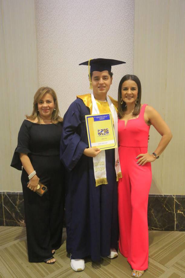 Luz Marie Olivares, Emilio Cadena y Diana López