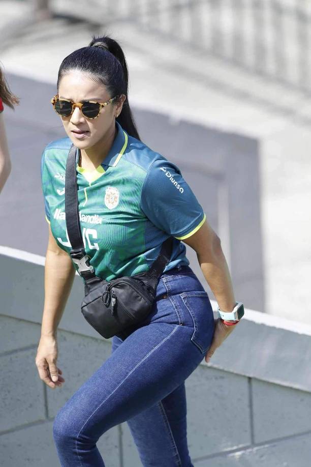 Las chicas que adornaron el derbi Marathón-Real España en el Yankel