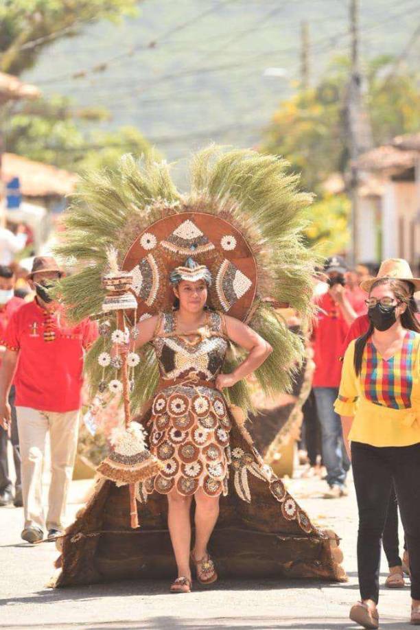 Las celebraciones de la identidad nacional se han extendido a lo largo de julio, mes en que se han realizado desfiles, tardes cívicas, concursos de indias bonitas y tardes culturales. 