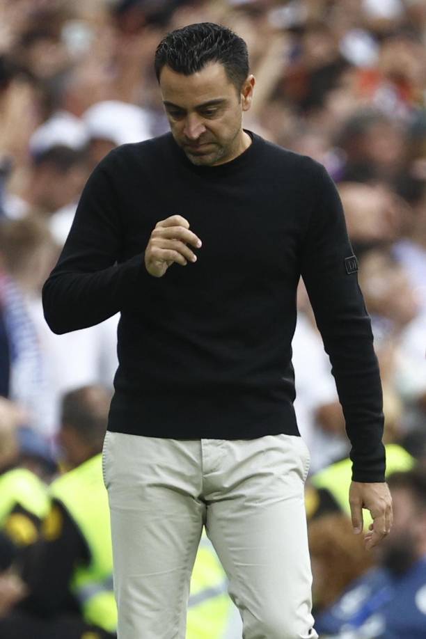 Xavi lució decepcionado tras la derrota ante Real Madrid.