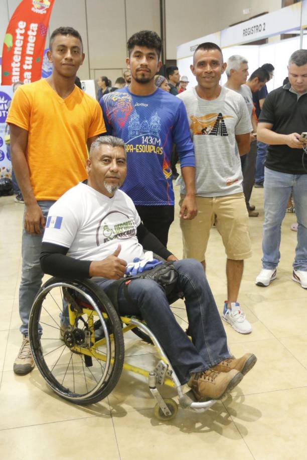 Con sorpresas: Así se comenzó la primera entrega de kits para la Maratón La Prensa