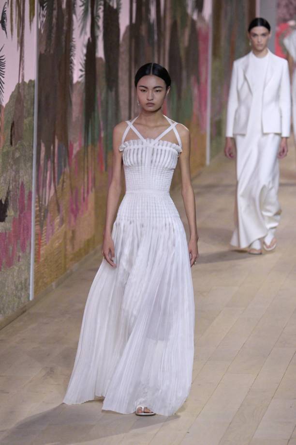 “El tejido brocado elástico” permite “moverse como si llevara ropa deportiva”. 