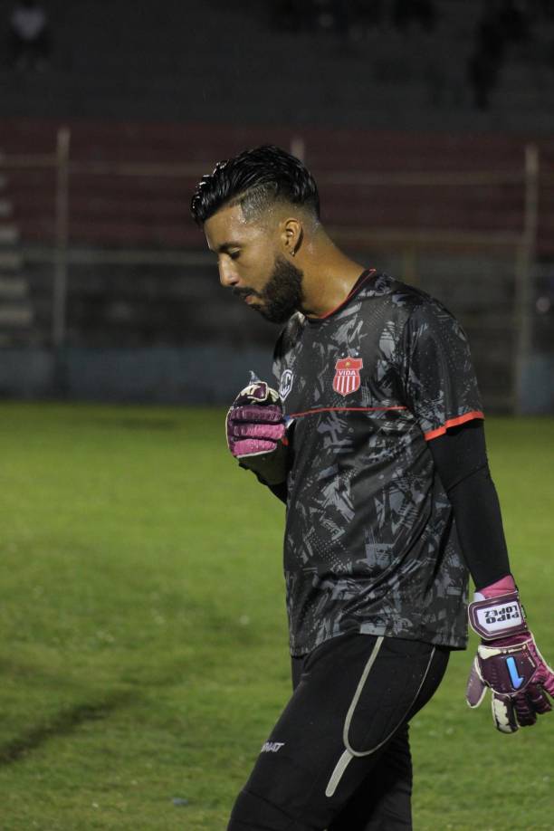 Roberto “´Pipo” López: El portero es baja oficial en el Vida. El cancerbero ha sostenido algunas pláticas con Victoria, pero ambas partes no han llegado a un acuerdo.