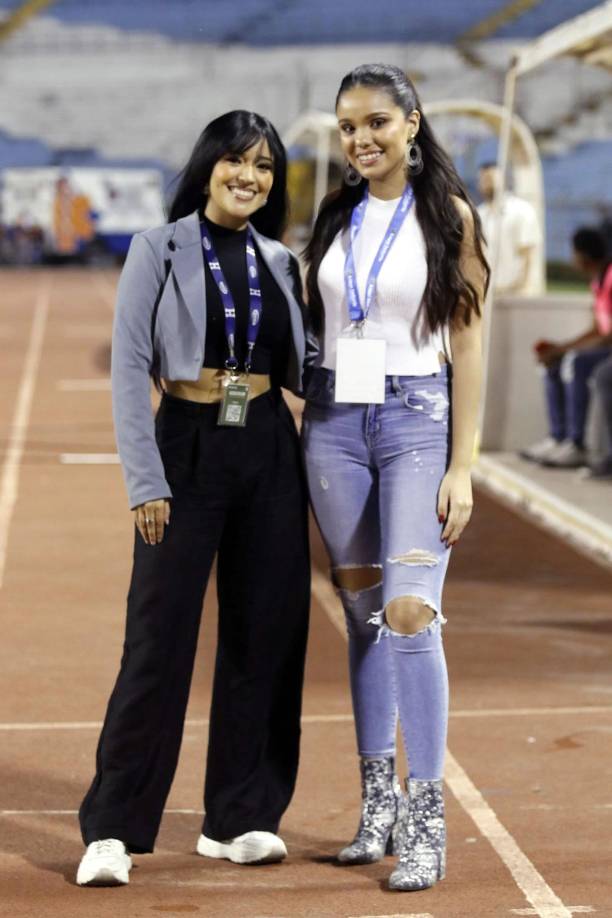 Aquí las bellas chicas ya posaron para el lente de Diario La Prensa.