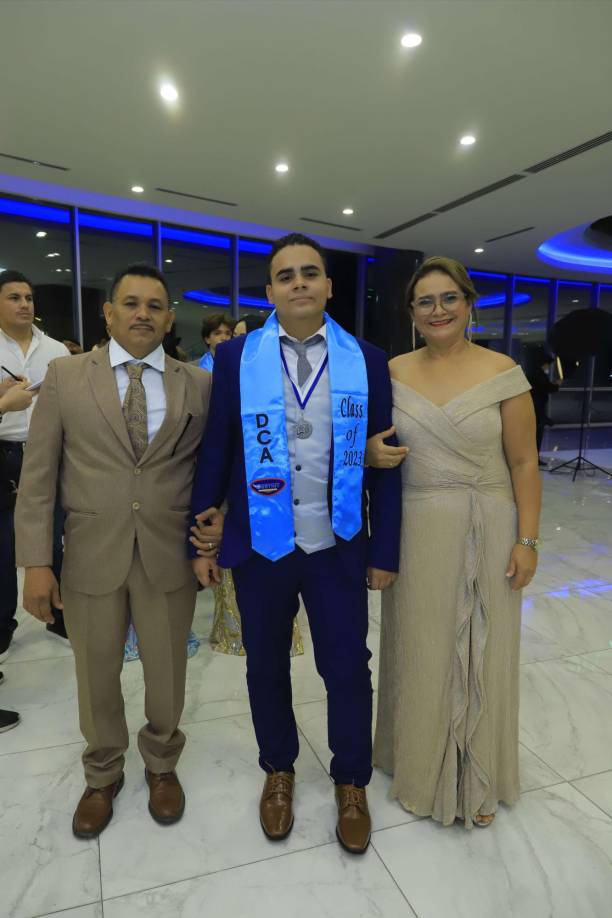 Emociones encontradas en los actos de graduación de la Destiny Christian Academy