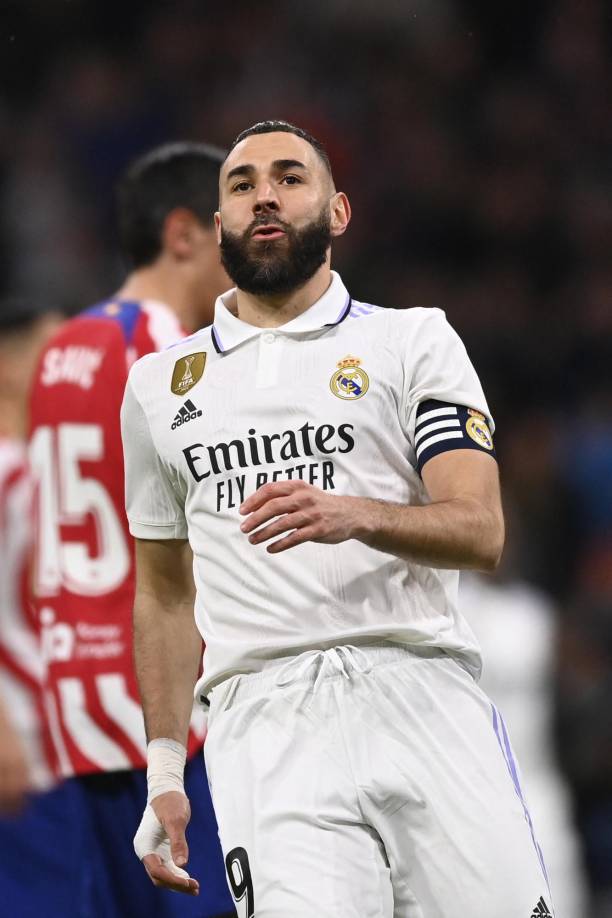 Delantero: Karim Benzema, que no asistió a la gala, quedó ubicado en el once ideal de los premios The Best 2023. “El Gato” fue el máximo goleador de la Champions League 2022.
