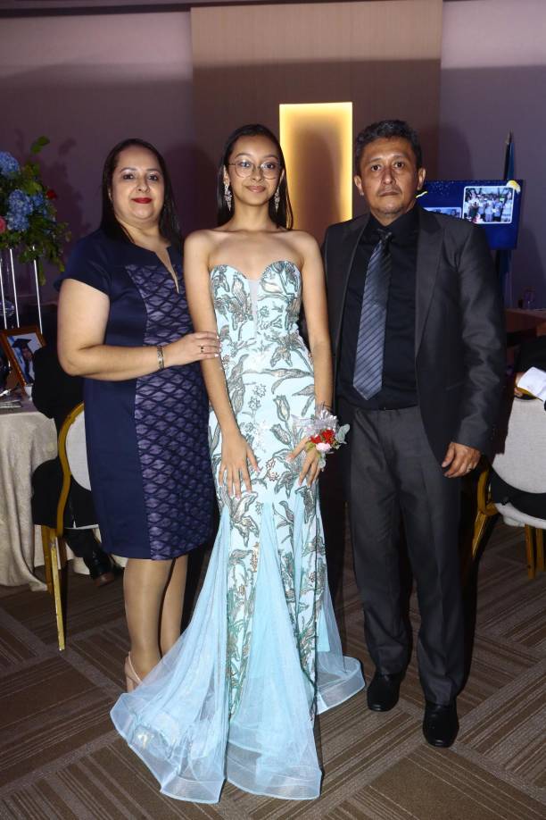 Angela Moreno, Gabriela Martínez y Alexis Martínez