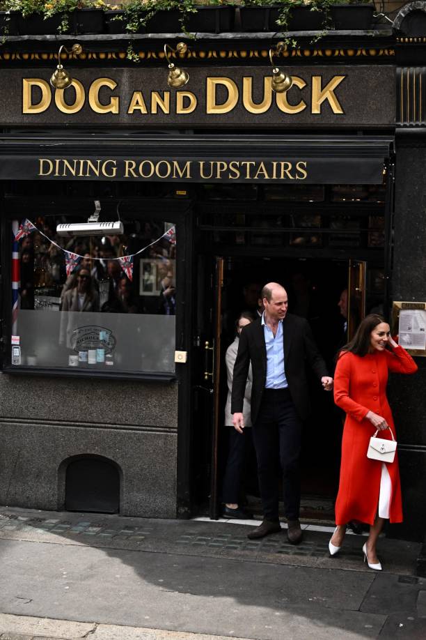 Los “pubs” de esta empresa organizarán eventos festivos en todo el Reino Unido para conmemorar la coronación de Carlos III y Camila en la abadía de Westminster, apunta la nota.