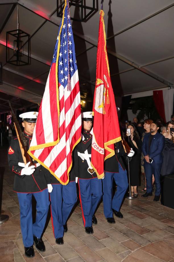 El desfile de banderas fue presidido por un cuerpo de cadetes.