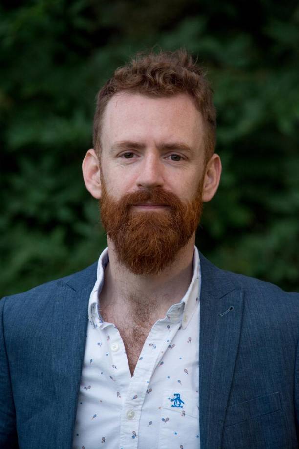 Chris Rankin , que interpretó a Percy Weasley en cinco películas, también publicó un breve homenaje a Smith. “No hay muchas personas en el mundo que fueran tan talentosas, mordazmente mordaces, divertidas, amables o intimidantes como Maggie Smith”, escribió en Instagram . “Realmente soy afortunado de haber compartido un set de filmación con ella. Ya no los hacen así”.
