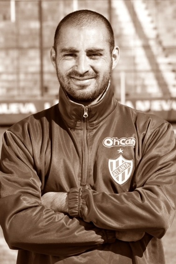 Almirante Brown, Barracas Central, Defensores de Belgrano, Atlanta, Estudiantes de Buenos Aires, Deportivo Merlo, donde consiguió el ascenso a la Primera B en el 2021, Cañuelas y Bolívar, son los clubes donde mostró su velocidad, sus goles y su fútbol.