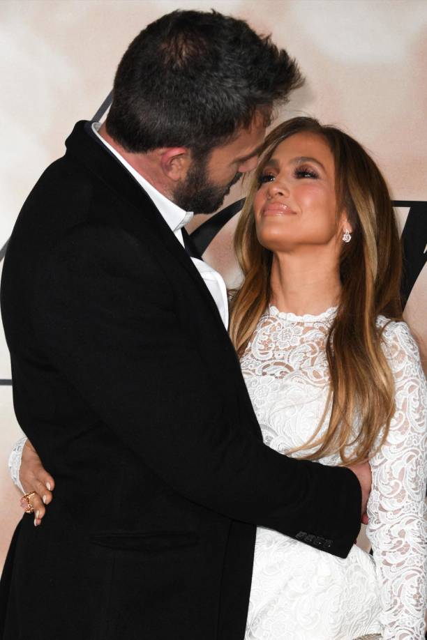 JLo y Ben se mostraron muy enamorados en el evento. 