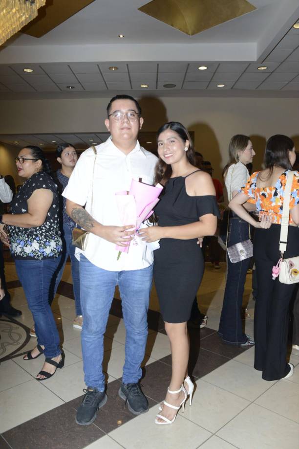 Kevin Posadas y Clarissa Castro