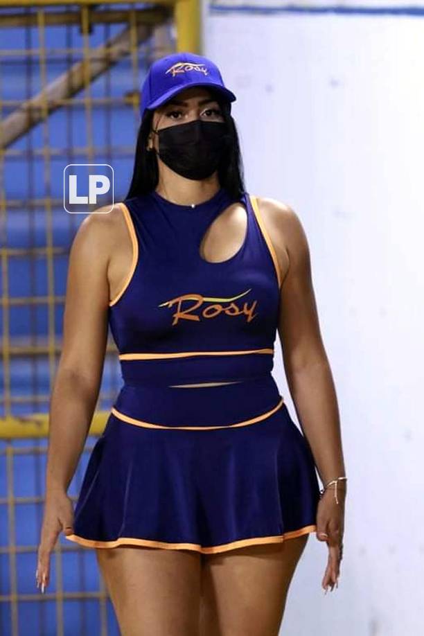 Esta hermosa chica acaparó muchas miradas en el estadio Olímpico.