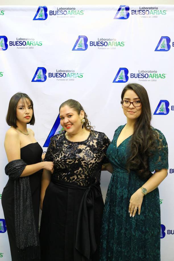 Nelsy Castellanos, Pamela Bardales y Roxana Flores