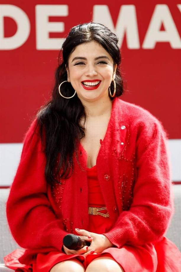 La cantante compartió, además, que espera que los asistentes al concierto también estén desnudos. 