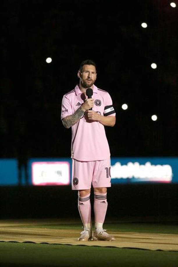 Asimismo, confesó la razón: “Por respeto a Messi no lo he hecho. Porque le quiero, y punto”.