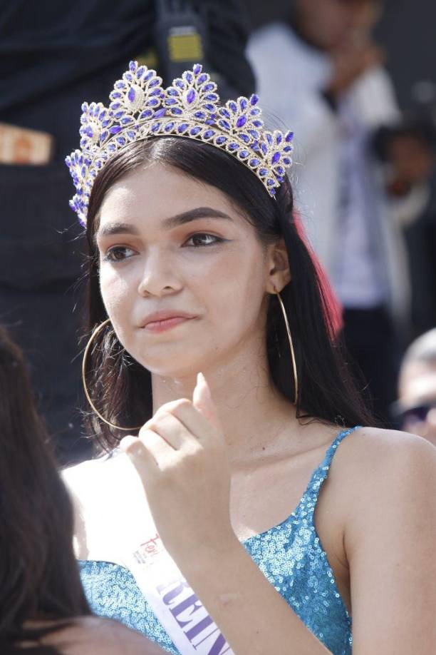 La Perla del Ulúa, que es ciudad de jóvenes hermosas, este 15 de septiembre lució sus mejores galas.