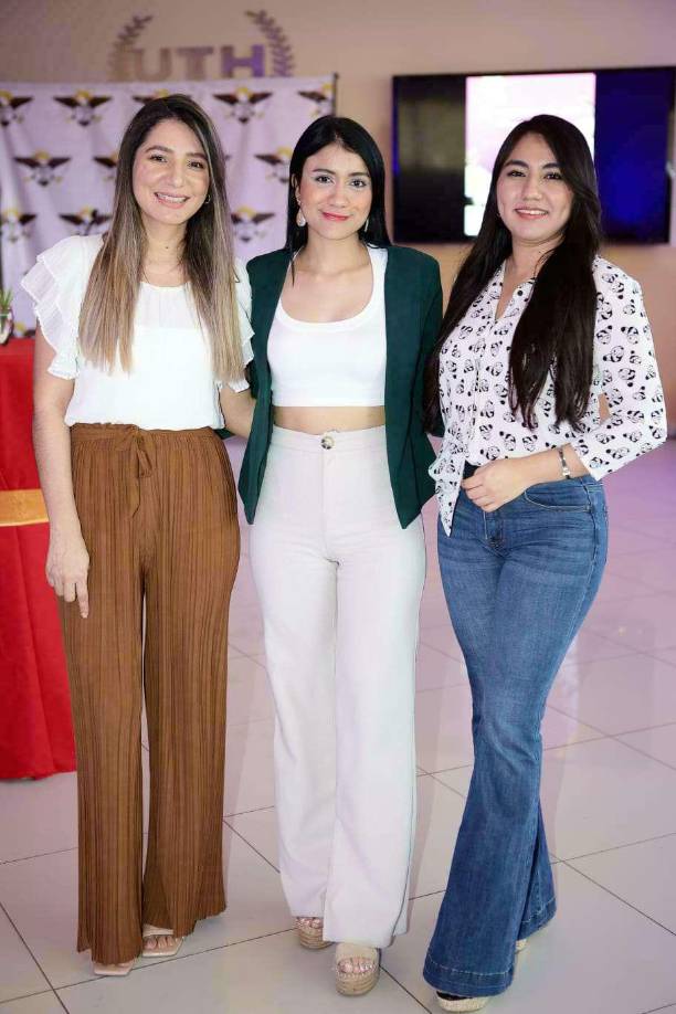 Karla Posadas, Emely Guzmán y Marisol Sarmiento