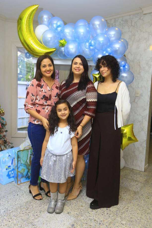 Irene López, Linett Fenoy, Elizabeth Fenoy y Antonella Cárcamo